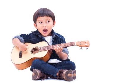 Học đàn ukulele tại nhà